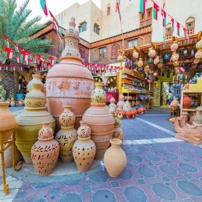 Handicraft-products-in-the-ancient-Souq-of-Nizwa-in-Oman