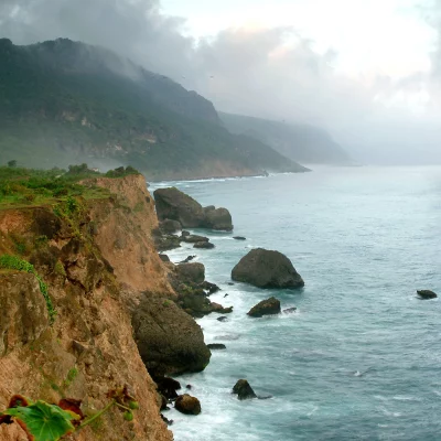 Salalah-Monsoon-Mountaing-Cliff-1.